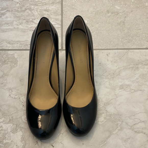 Nine West Ambitious Black Patton Leather Pumps - Picture 2 of 8